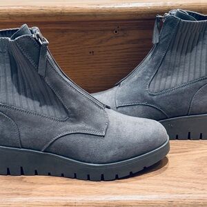 NWOB Anne Klein Del Gray Suede Women's Ankle Boots Size 7.5